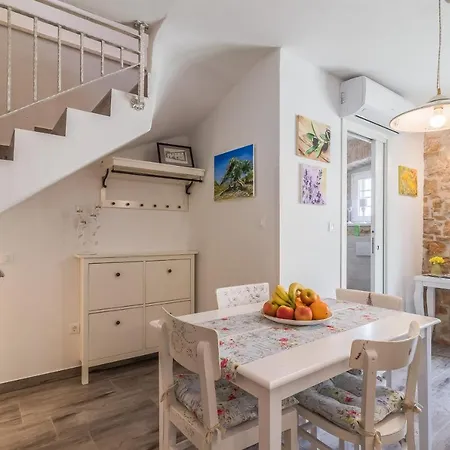 בית נופש Family Friendly House With A Swimming Pool Cerion, Istria - Sredisnja Istra - 16332 Višnjan