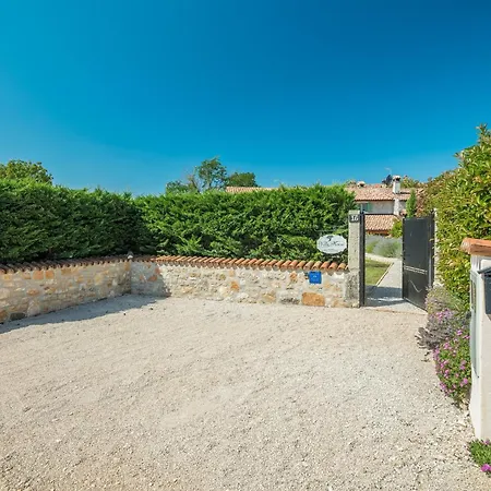 בית נופש Family Friendly House With A Swimming Pool Cerion, Istria - Sredisnja Istra - 16332 *