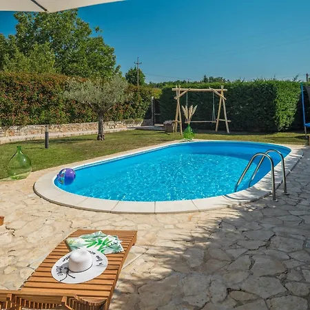 Family Friendly House With A Swimming Pool Cerion, Istria - Sredisnja Istra - 16332 בית נופש