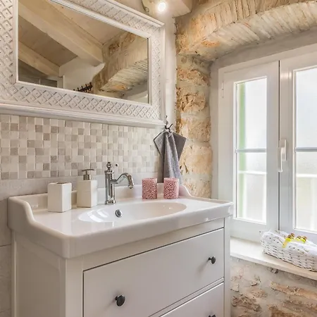 בית נופש Family Friendly House With A Swimming Pool Cerion, Istria - Sredisnja Istra - 16332