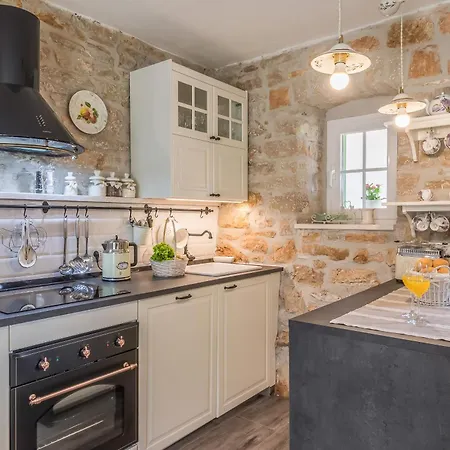 Family Friendly House With A Swimming Pool Cerion, Istria - Sredisnja Istra - 16332 בית נופש *